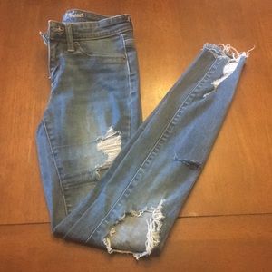 Distressed skinny jeans